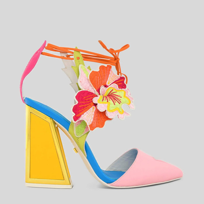 KAT MACONIE // AMANZA / MULTIBRIGHTS - ::